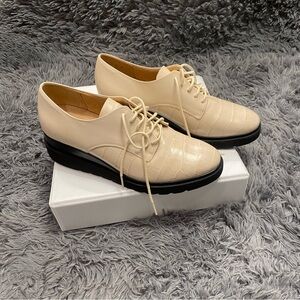 Naturalizer croc-embossed Oxford,beige /Nude,size 8